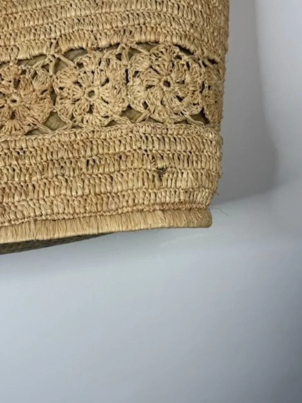 Lilly Pulitzer RIVIERA Woven Straw Tote Bag Rolled Gold Handles & Tassel Charm - Picture 3 of 12